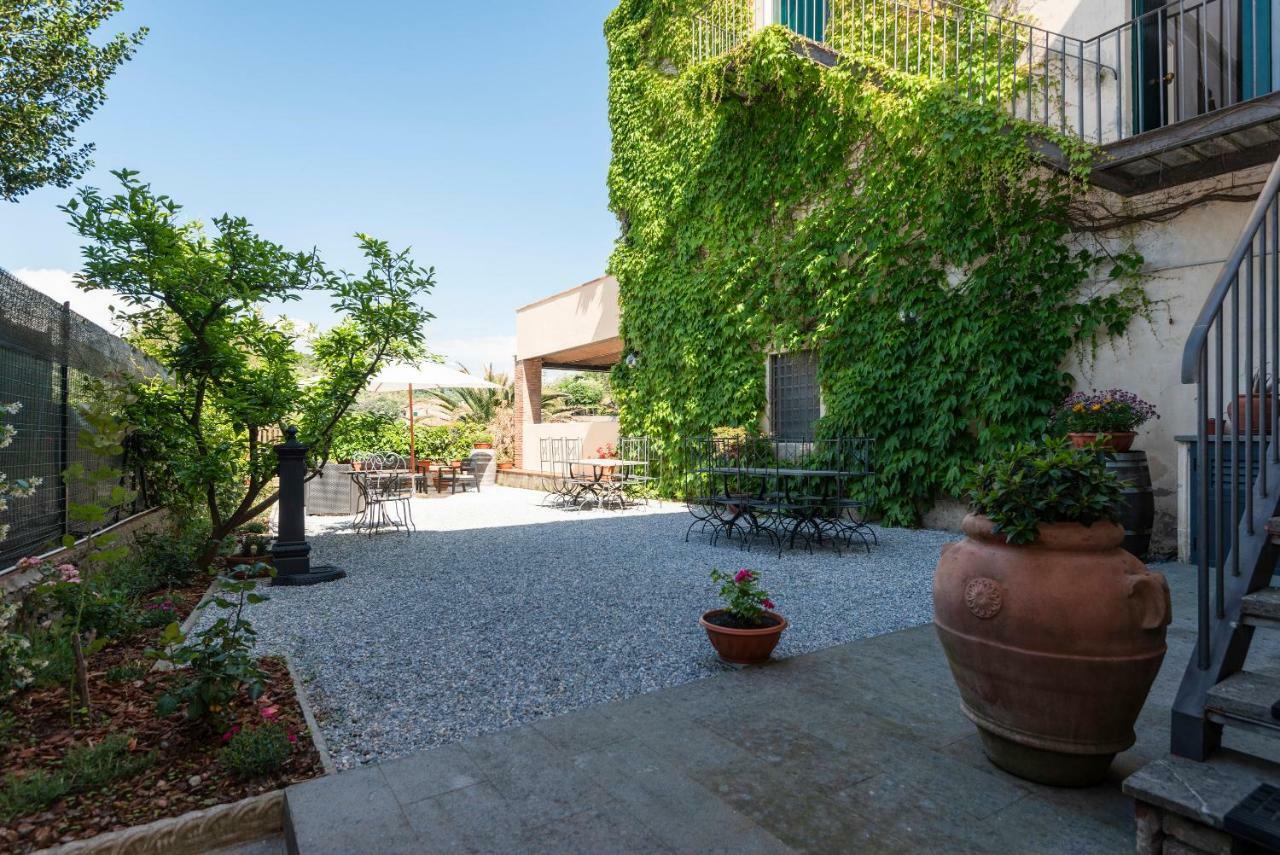 Il Chiostro & *